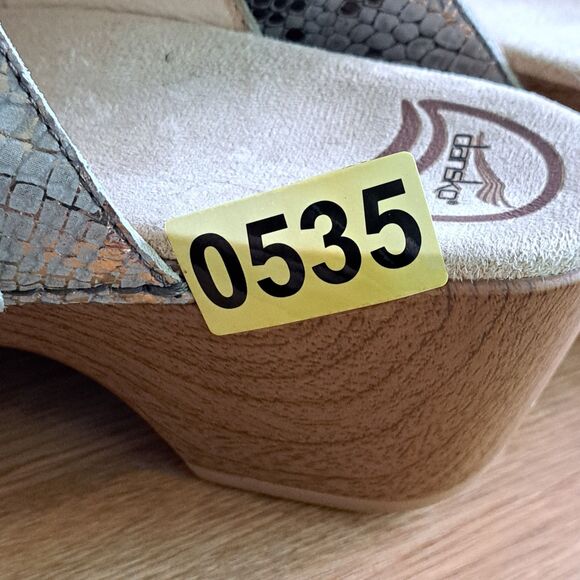 Dansko Sophie Women’s 39 / 9 Snakeskin Metallic Silver Wood Heel Sandals Shoes - Picture 12 of 12